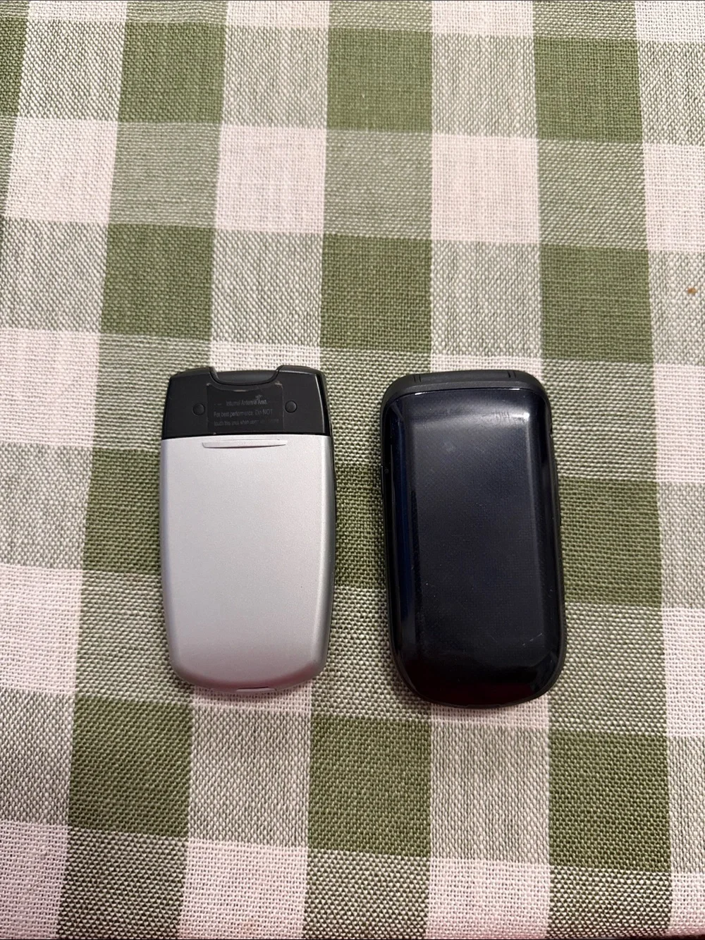 Samsung Silver Verizon Flip Phone with External Screen